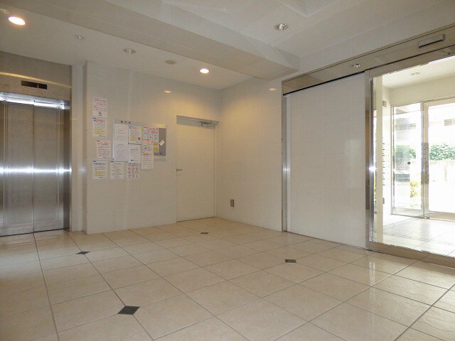 物件外観写真2　(綺麗なロビー)