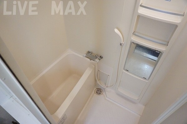 浴室(鏡付きバスルーム)