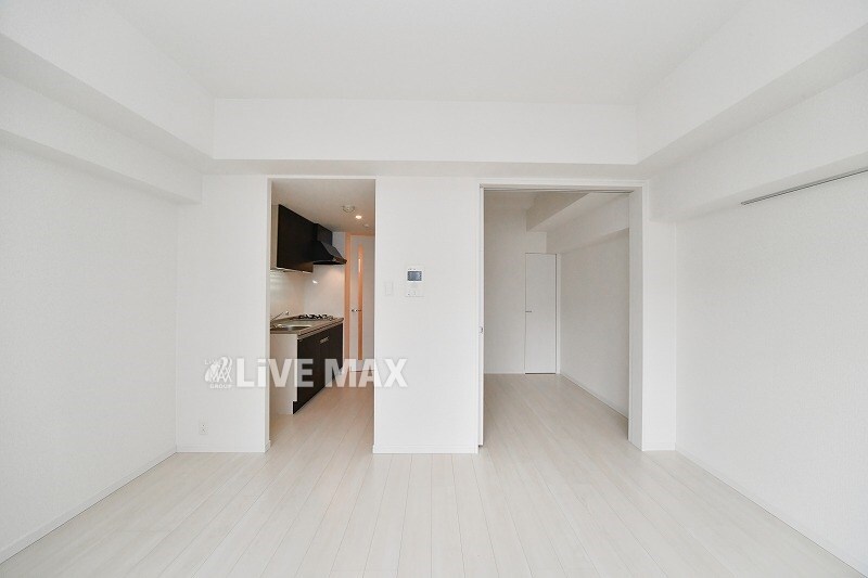 物件内観写真9　(広々リビング☆)