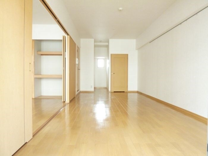 物件内観写真4　(広いリビング！)