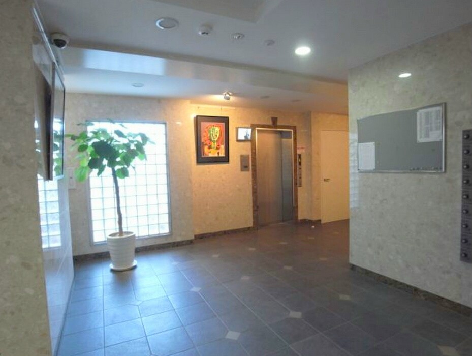 物件外観写真2　(お洒落なロビー)