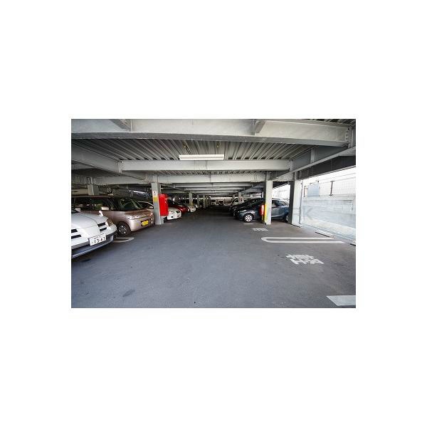 駐車場(屋根付きで雨の日も安心です☆)