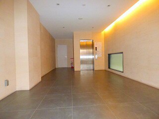 物件外観写真8　(広いロビー)