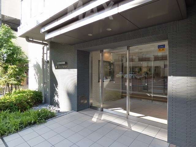 物件外観写真6　(オシャレな印象のロビーです★)