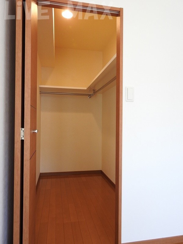 物件内観写真14　(ウォークインクローゼットでたっぷり収納できます☆)