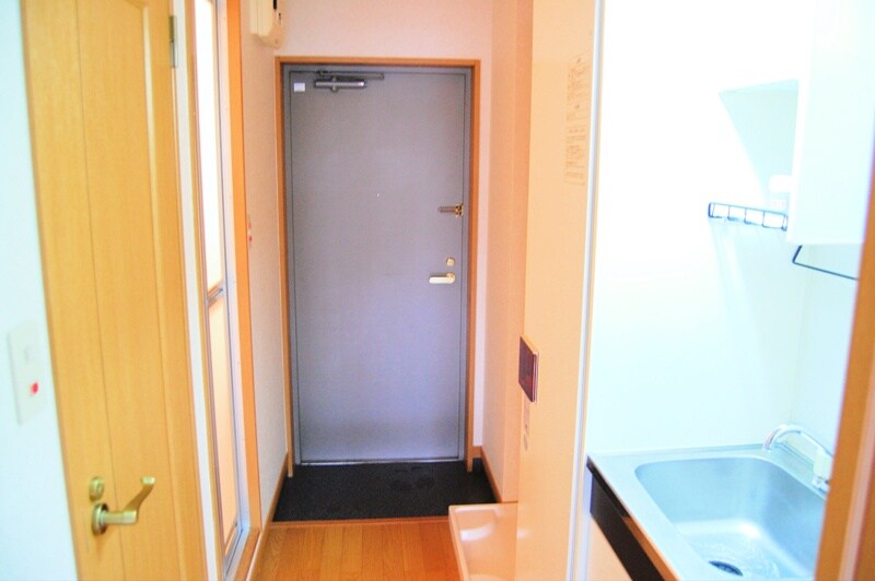 物件内観写真4　(玄関になります☆)