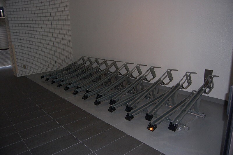 物件内観写真25　(屋内の駐輪場で雨に濡れません！)