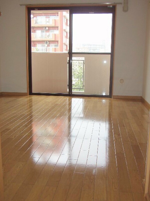 居室(角部屋で明るい)