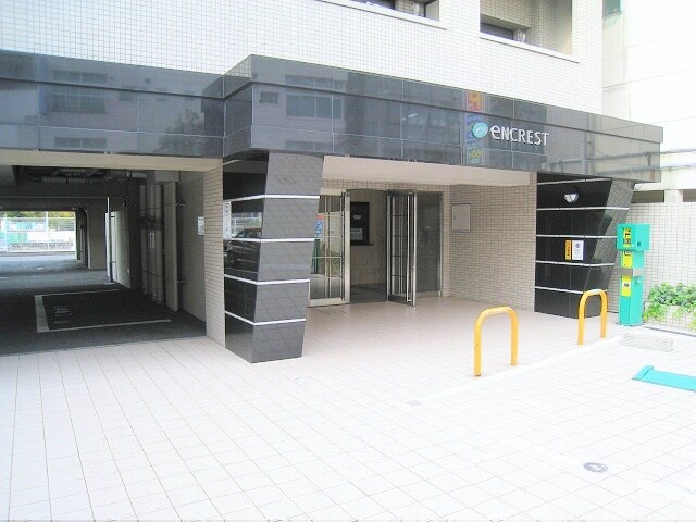 物件外観写真2　(安心のオートロック付き)