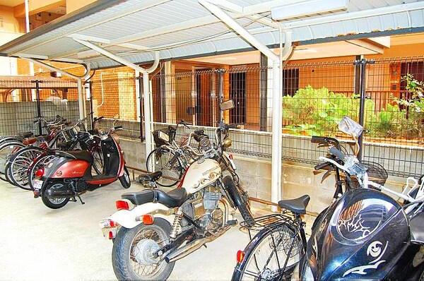 建物設備(バイクも停める事ができます。)