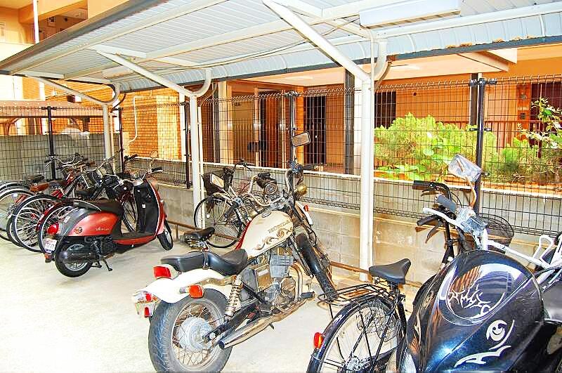 物件内観写真18　(バイクも停める事ができます。)