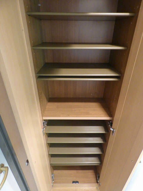 物件内観写真15　(収納力バッチリの　シューズＢＯＸ)