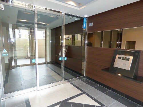 物件外観写真3　(安心のオートロック付き)