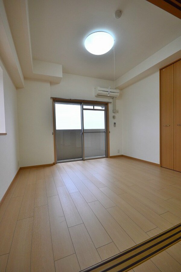寝室(※別号室参考写真)