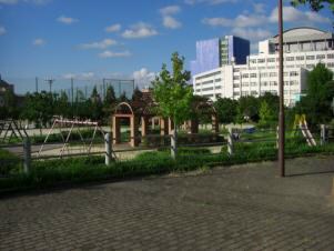 物件外観写真7　(公園も近くにあります☆)