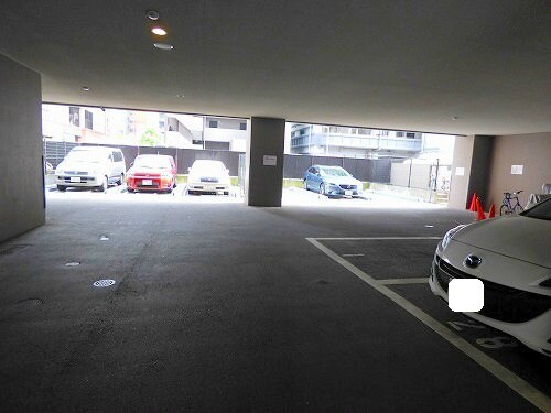 物件外観写真4　(平面駐車場)