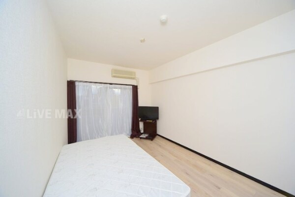 居室(※別号室参考写真)