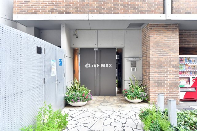 物件外観写真2　(お部屋はカードキーで安心)