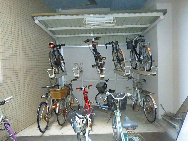 物件内観写真13　(駐輪場)