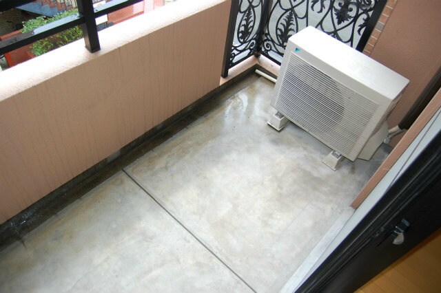 物件内観写真10　(広々バルコニー)