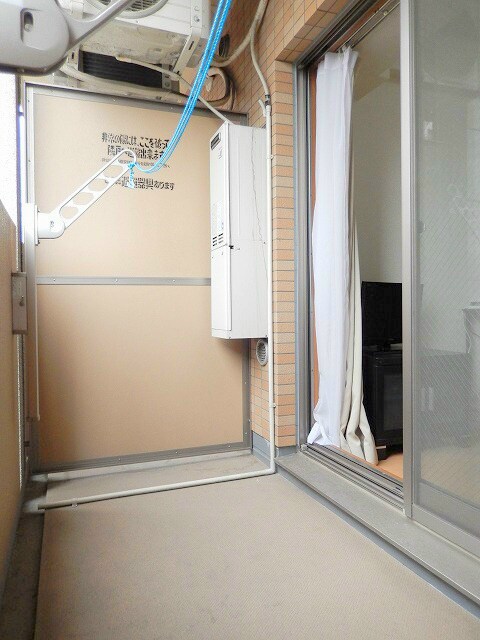 物件内観写真8　(広々バルコニー)