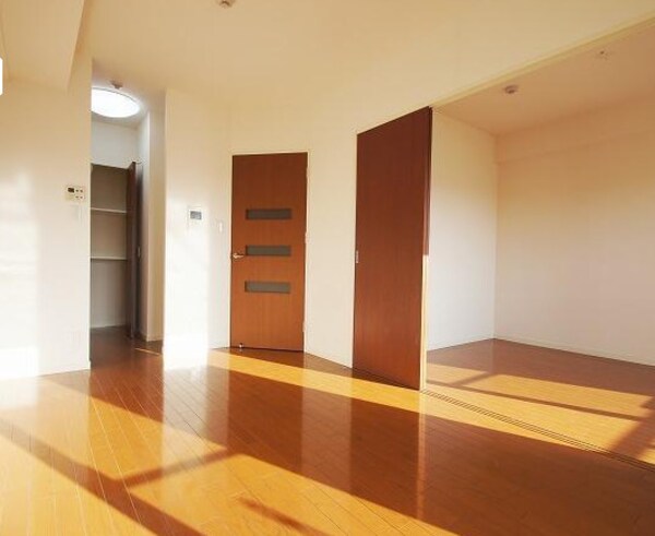 居室(※写真と異なる場合現状優先)