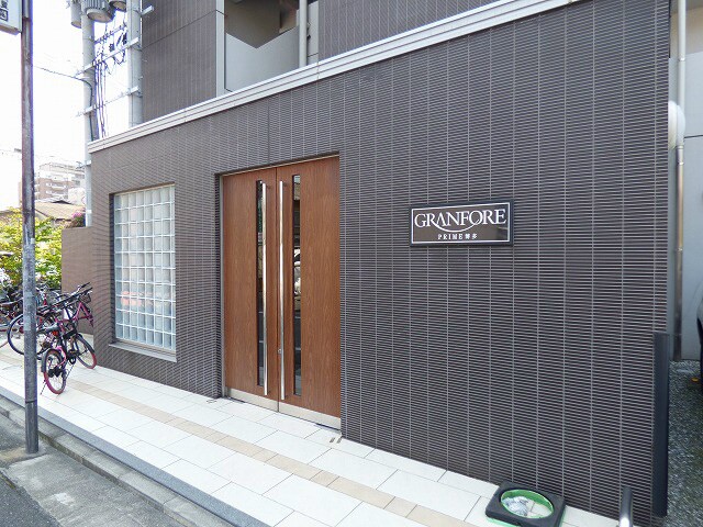 物件外観写真2　(オシャレな印象のロビーです★)