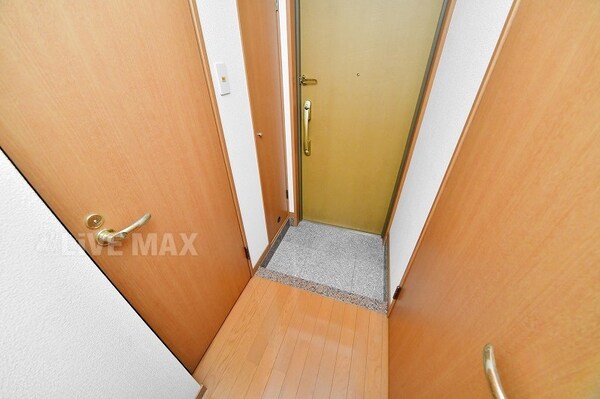 玄関(※別号室参考写真)