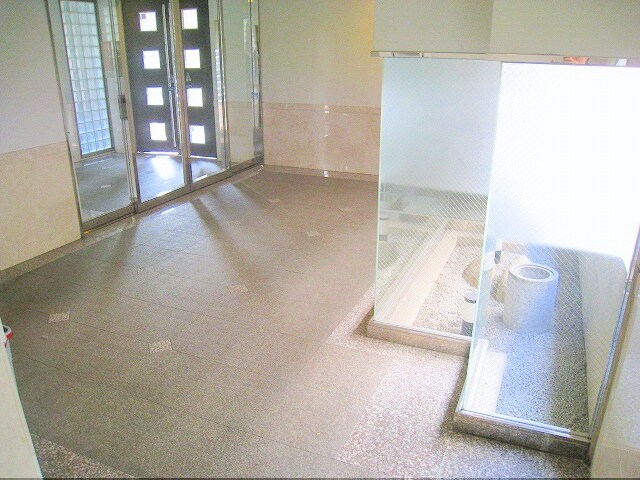 物件外観写真2　(ロビー)