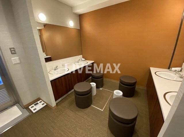 物件内観写真15　(最上階男女別スパ更衣室)