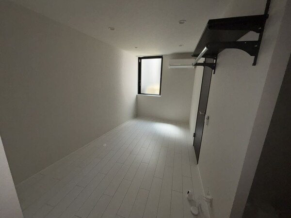 居室(※同じ間取り別号室参考写真)