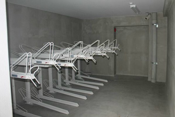 物件外観写真4　(駐輪場)