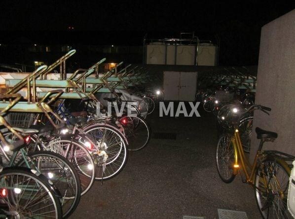 物件外観写真4　(駐輪場)