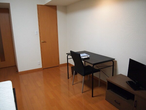 寝室(別号室参照写真)