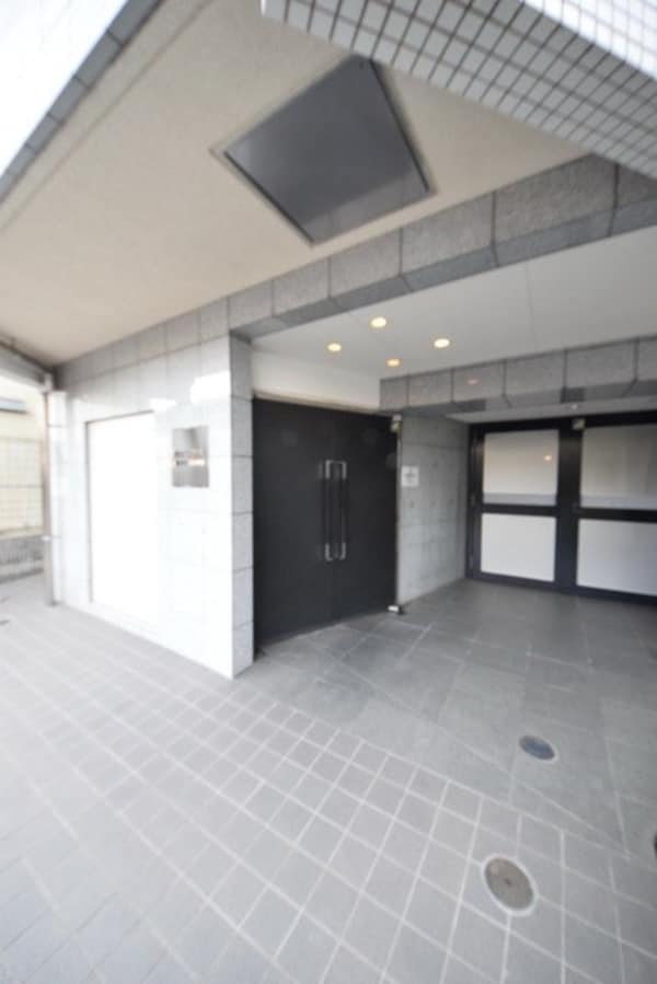 エントランス(弊社は全物件仲介手数料半月分+税でご紹介可能です。)