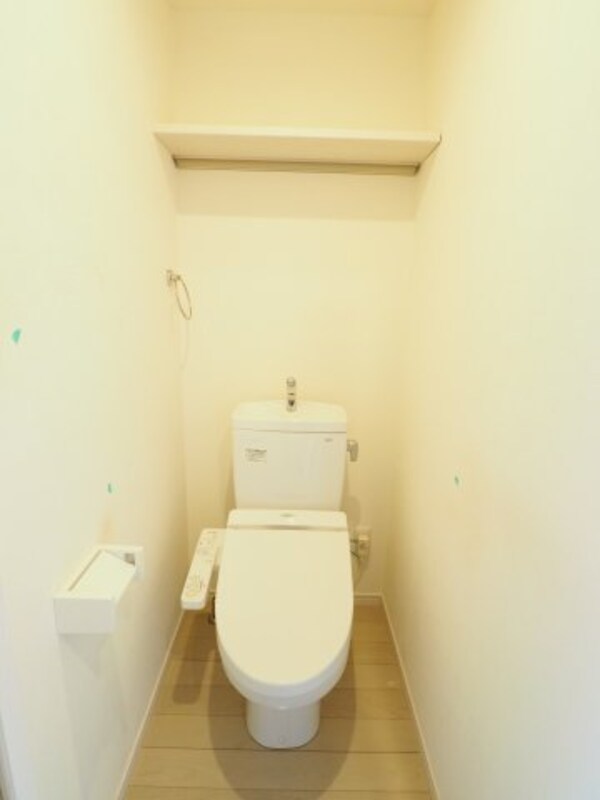 トイレ(※同じタイプ別号室参考写真)