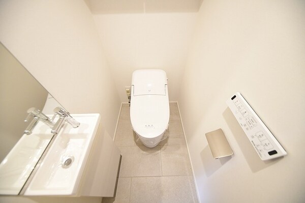 トイレ(別号室参考写真)