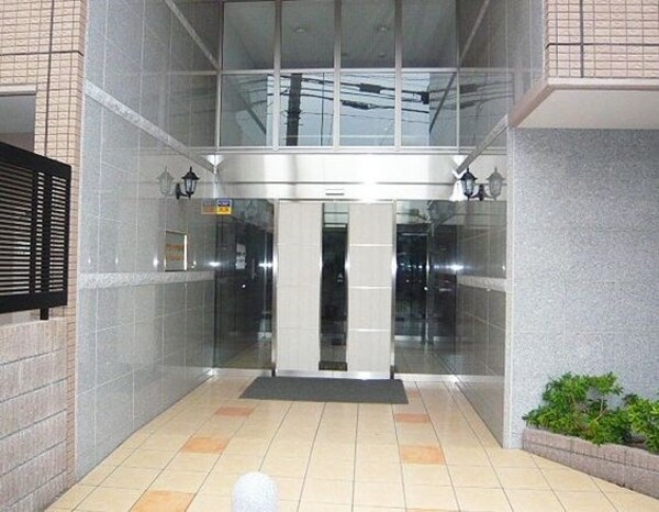 エントランス(弊社は全物件仲介手数料半月分でご紹介可能です。)