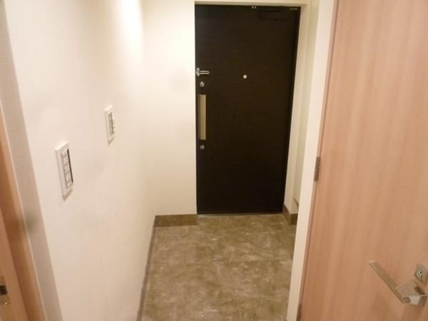 玄関(※別号室参考写真)