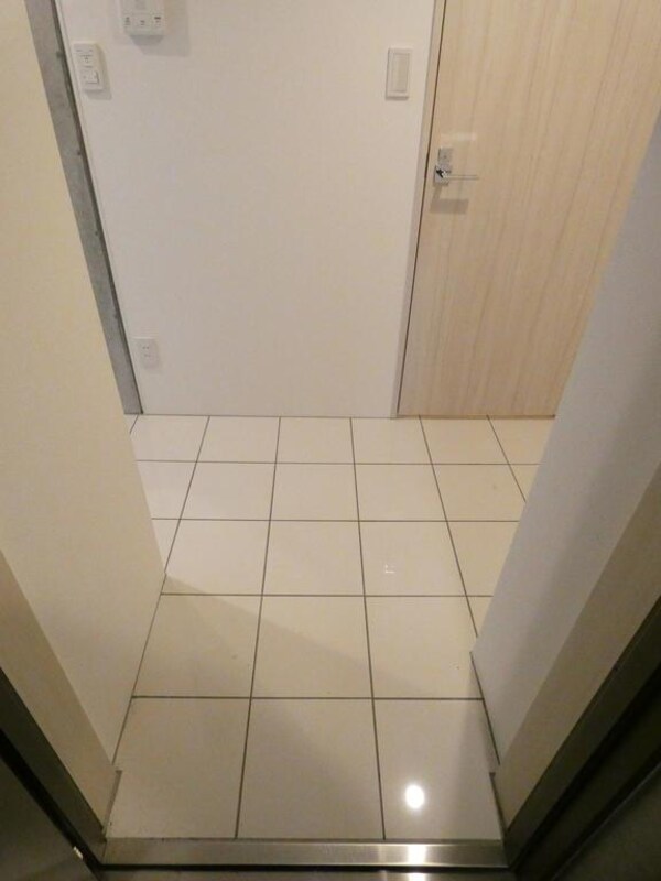 玄関(※同じタイプ別号室参考写真)