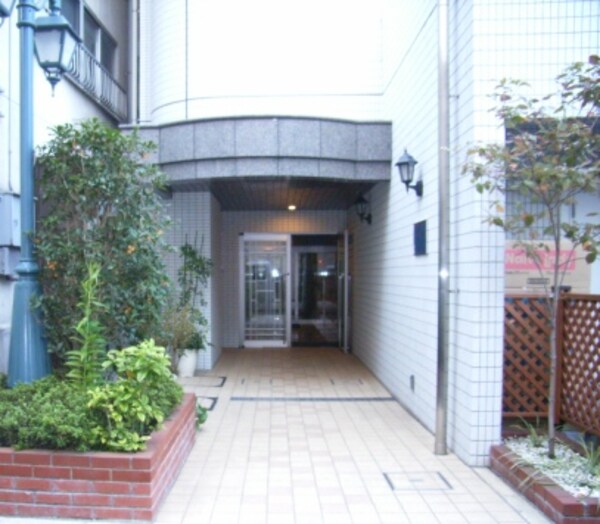 エントランス(弊社は全物件が仲介手数料半月分+税でご紹介可能です。)