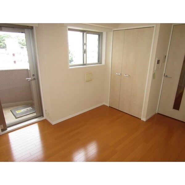 寝室(※同じ間取り別号室参考写真)