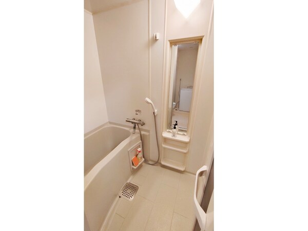 内装他(清潔なロビーです)