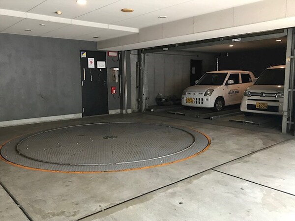 駐車場(弊社は都内全域の家具家電付き物件をご紹介可能です。)
