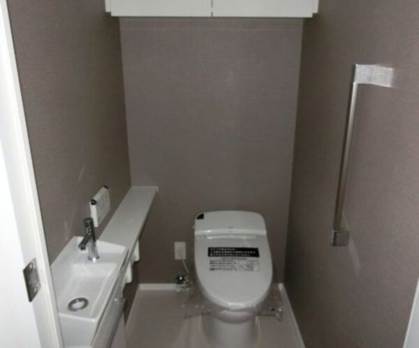 トイレ(※同じタイプ別号室参考写真)
