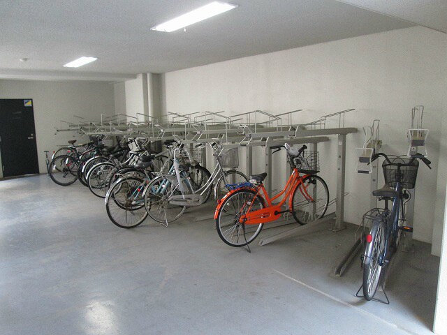 物件外観写真5　(駐輪場)