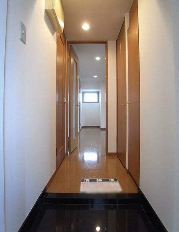 玄関(★《見学予約受け付け中》設備充実の賃貸マンションです。お気軽)