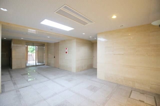 物件外観写真3　(　★《見学予約受け付け中》設備充実のハイグレード賃貸マンショ)