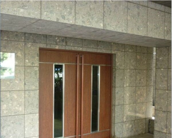 エントランス(当店は都内全域の家具家電付き物件をご紹介可能です。)