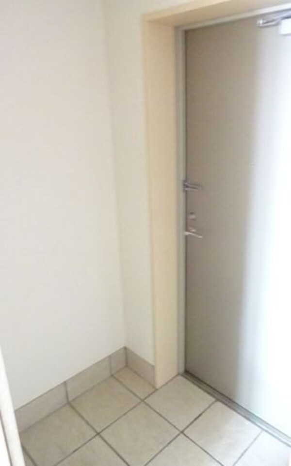 玄関(別号室参照)
